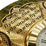 Часы из змеевика с подковой «На удачу» — фотография 4