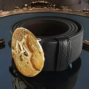 Мужской ремень из кожи «Орнамент» с золотой отделкой — фотография 1