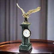 Винтажные настольные часы «Орел» из бронзы и змеевика — фотография 1