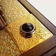 Деревянные нарды «Охотники» с позолоченной златоустовской гравюрой — фотография 9