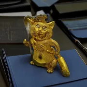 Бронзовая фигурка «Кот-повар» с позолотой — фотография 1