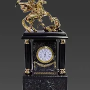 Каминные часы «Георгий Победоносец» из серафинита — фотография 2